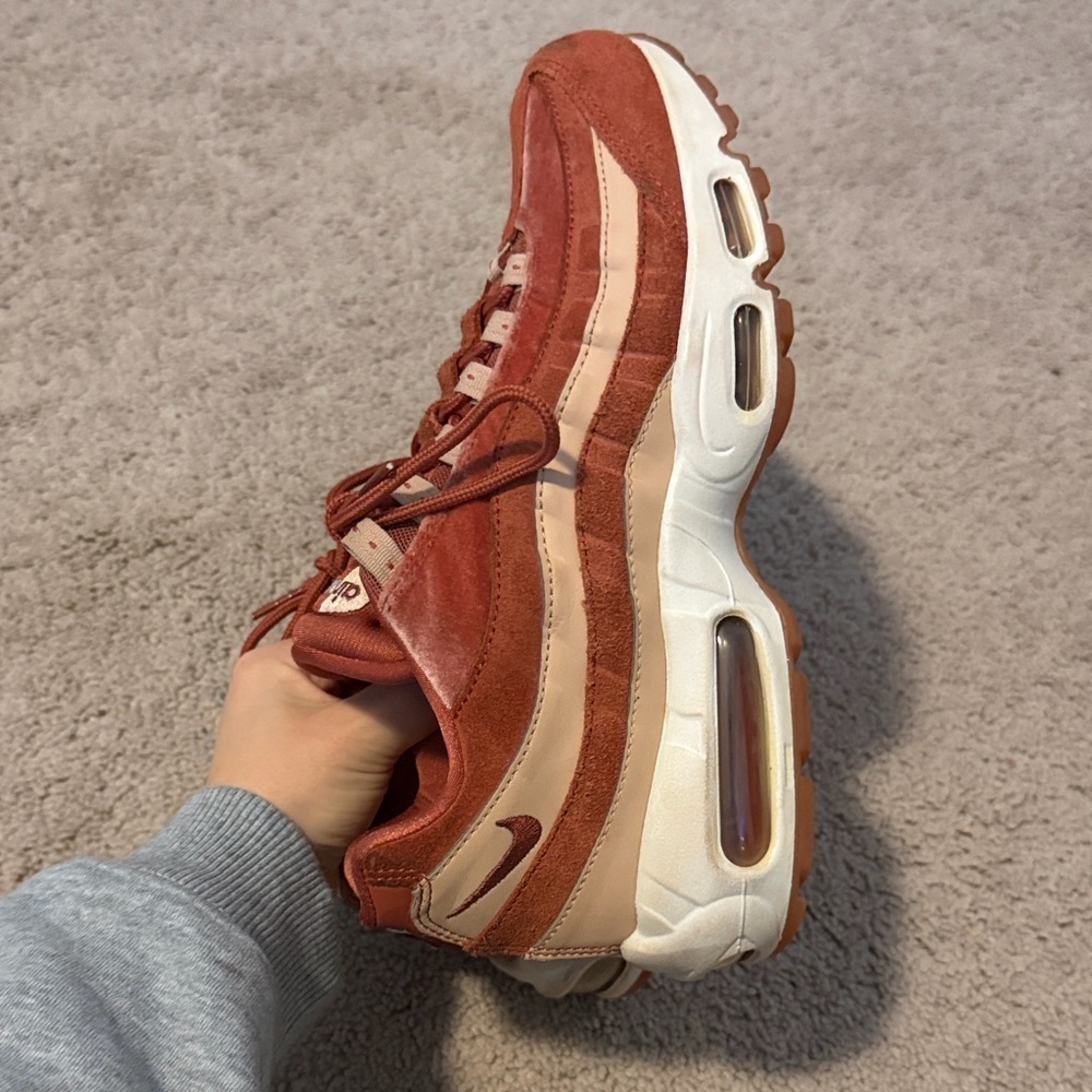 Nike Air Max 95 LX SneakersDusty Peach Bio Beige Velvet Suede size 9.5 - Picture 4 of 9